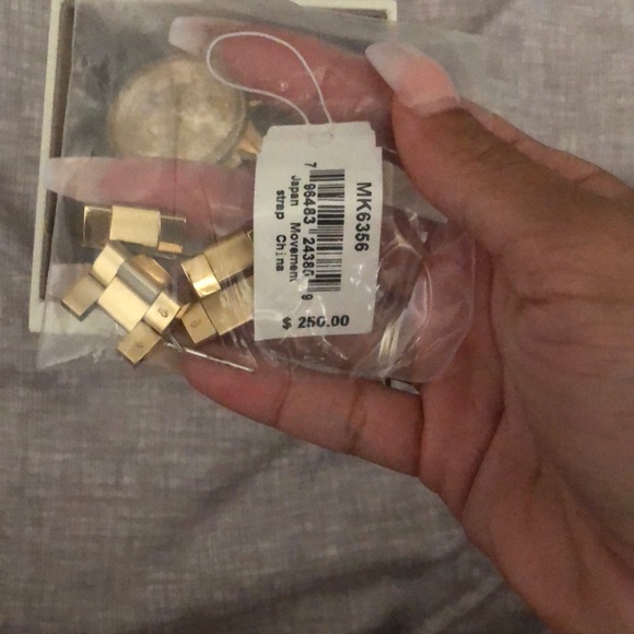 Gold Michael Kors watch - Picture 4 of 6